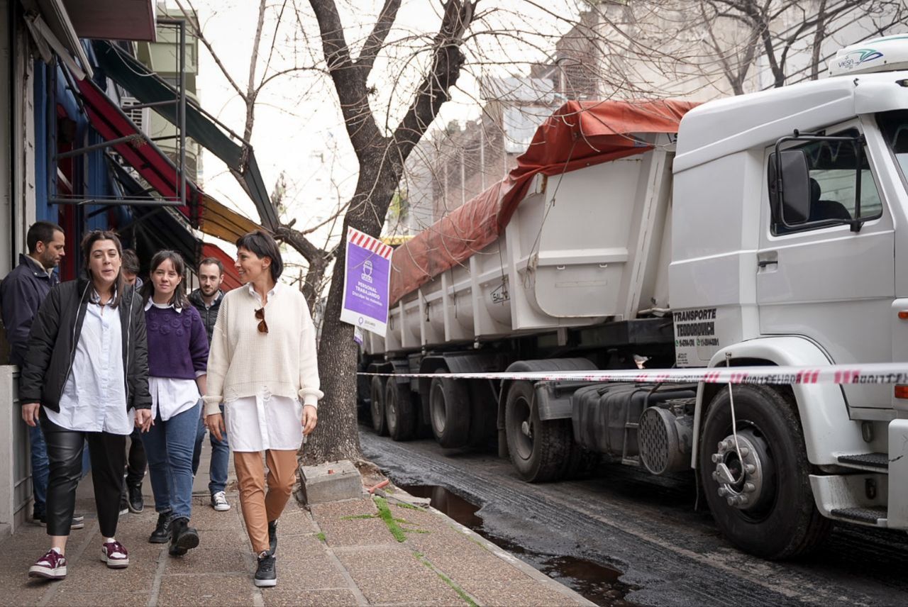 MAYRA SUPERVISÓ LA OBRA DE REPAVIMENTACIÓN ASFÁLTICA EN QUILMES CENTRO