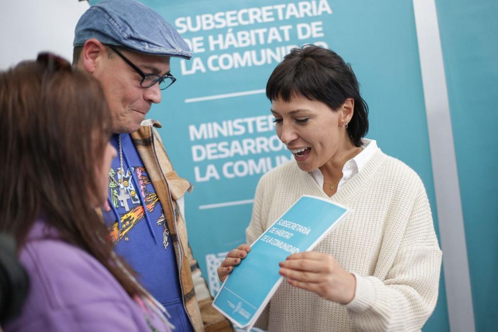 MAYRA LLEVÓ ADELANTE LA ENTREGA DE ADJUDICACIÓN DE 75 LOTES A VECINOS 