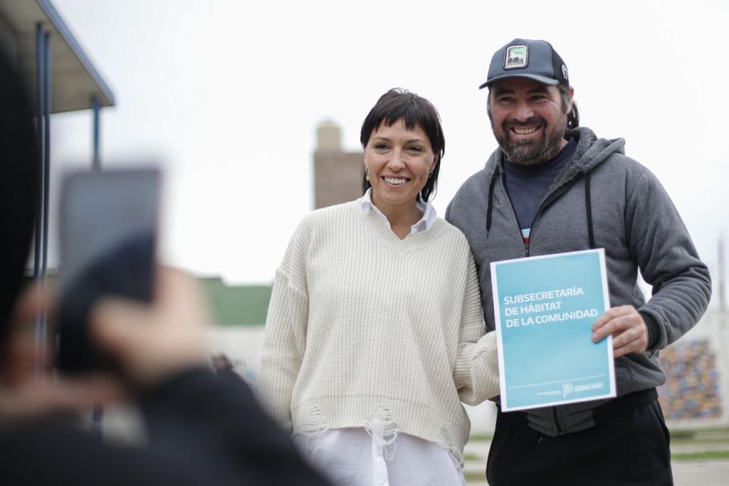 MAYRA LLEVÓ ADELANTE LA ENTREGA DE ADJUDICACIÓN DE 75 LOTES A VECINOS 