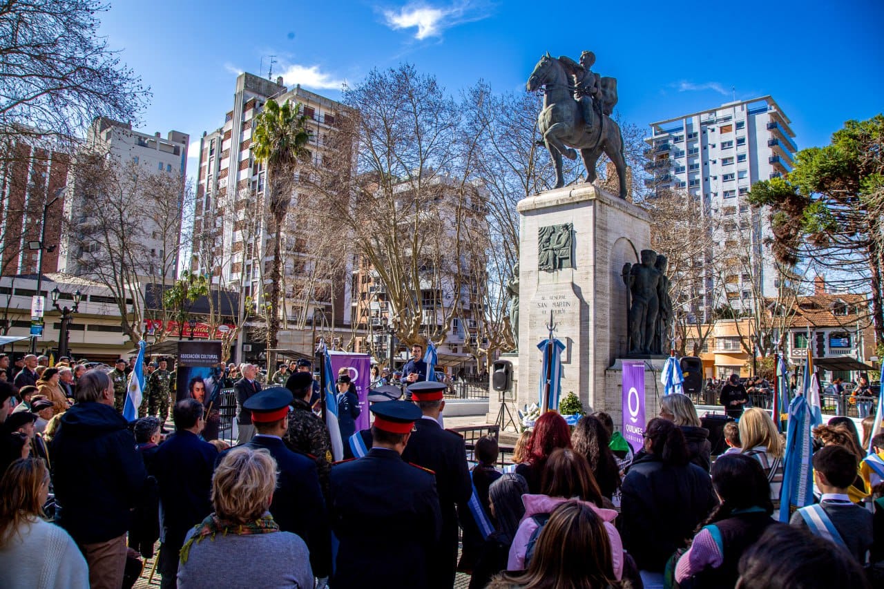 MULTITUDINARIO ACTO EN HONOR AL GENERAL JOSÉ DE SAN MARTÍN 