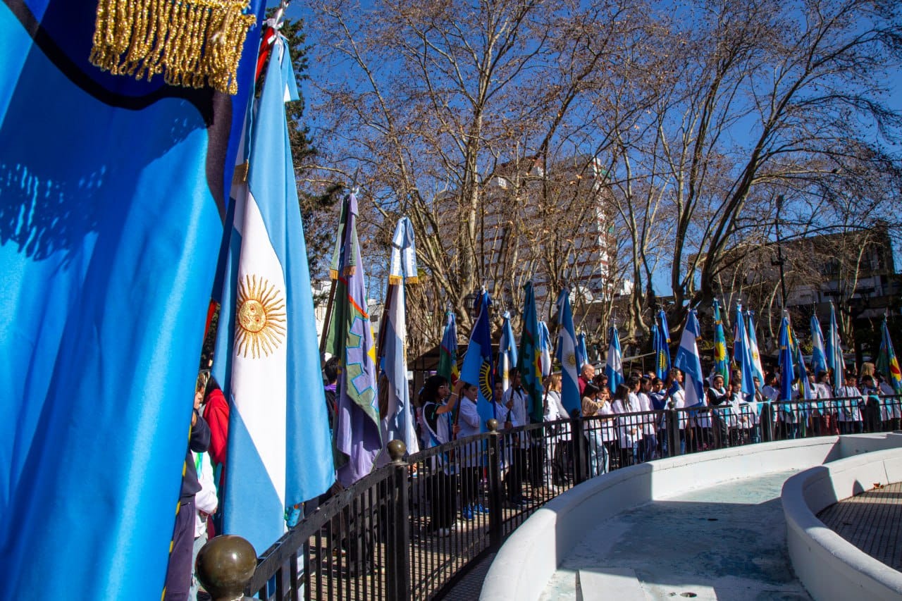 MULTITUDINARIO ACTO EN HONOR AL GENERAL JOSÉ DE SAN MARTÍN 