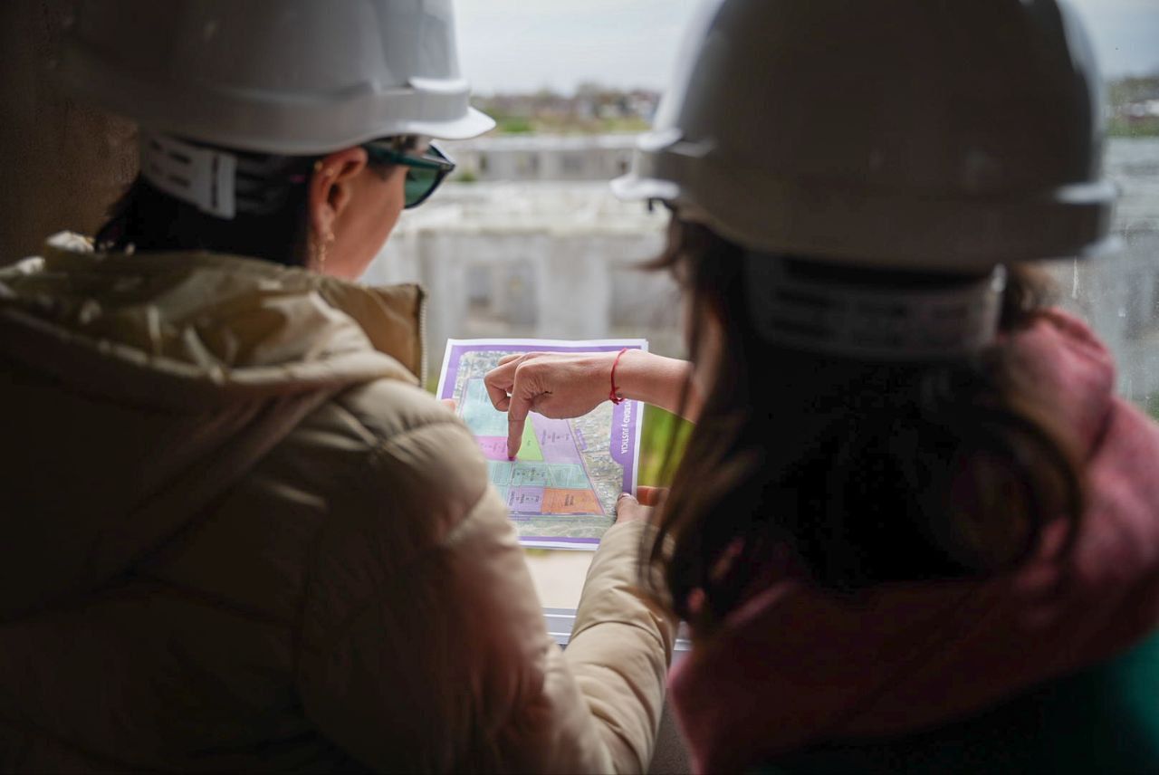 MAYRA SUPERVISÓ EL AVANCE DE OBRA DE 80 VIVIENDAS EN EZPELETA