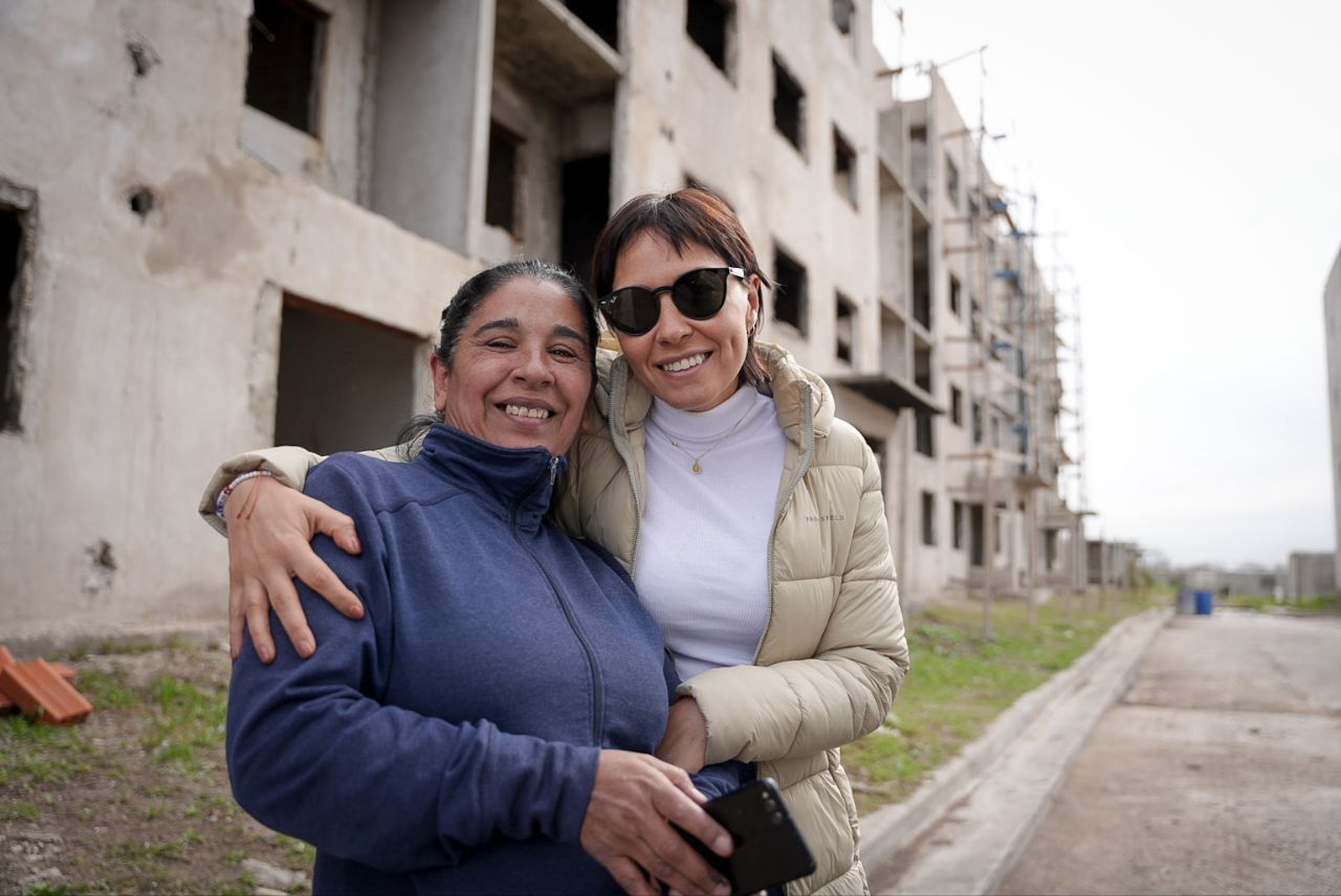 MAYRA SUPERVISÓ EL AVANCE DE OBRA DE 80 VIVIENDAS EN EZPELETA