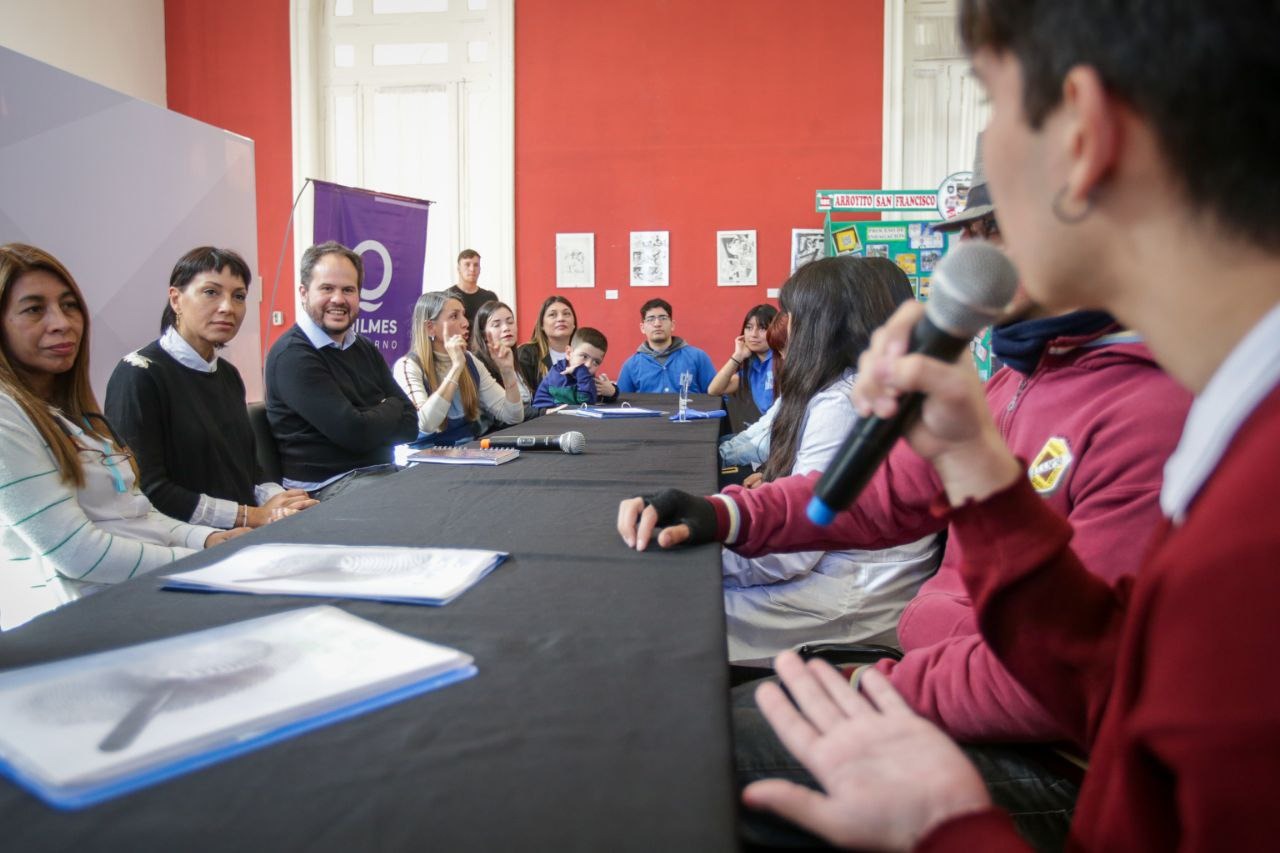 MAYRA RECONOCIÓ A ESTUDIANTES  EN PROVINCIALES DE EDUCACIÓN Y DEBATE
