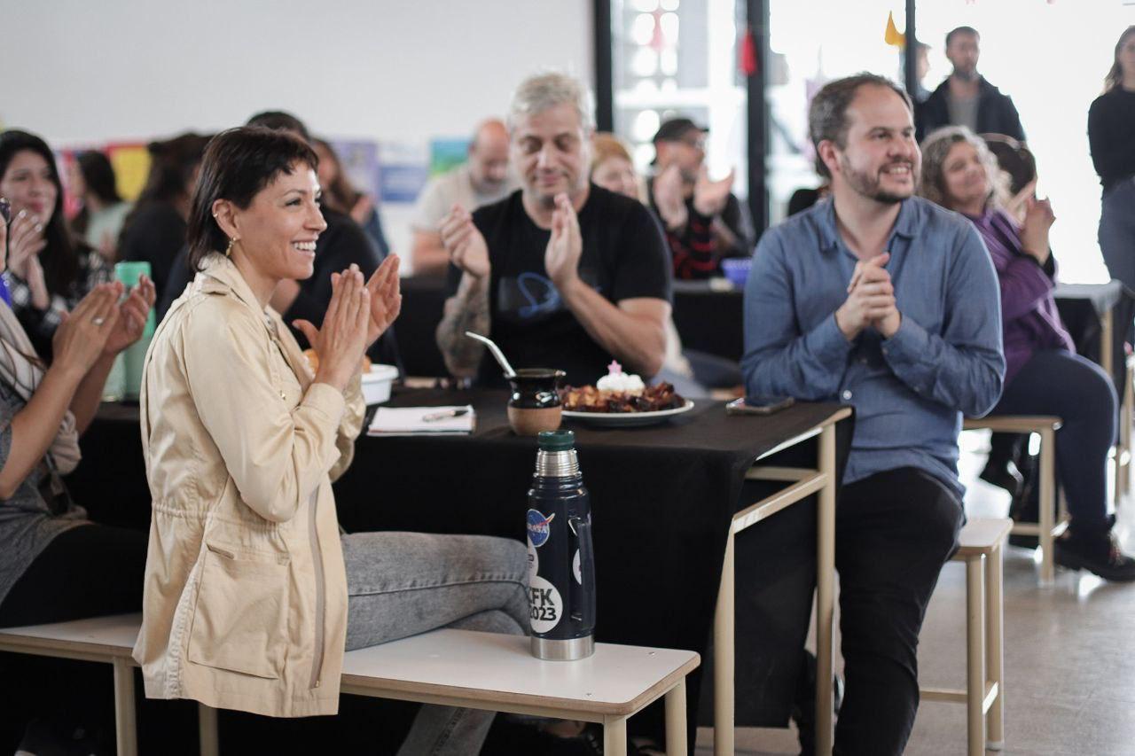 MAYRA CON DOCENTES DE LOS CENTROS SOCIOEDUCATIVOS Y COMUNITARIOS Y JARDINES