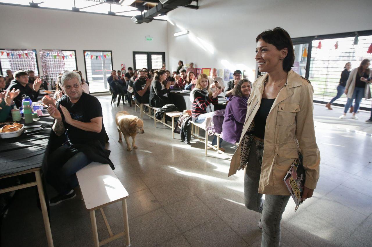 MAYRA CON DOCENTES DE LOS CENTROS SOCIOEDUCATIVOS Y COMUNITARIOS Y JARDINES
