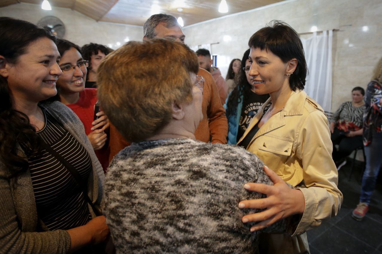 MAYRA VISITÓ LA SOCIEDAD DE FOMENTO 1º DE MAYO Y SE REUNIÓ CON VECINOS