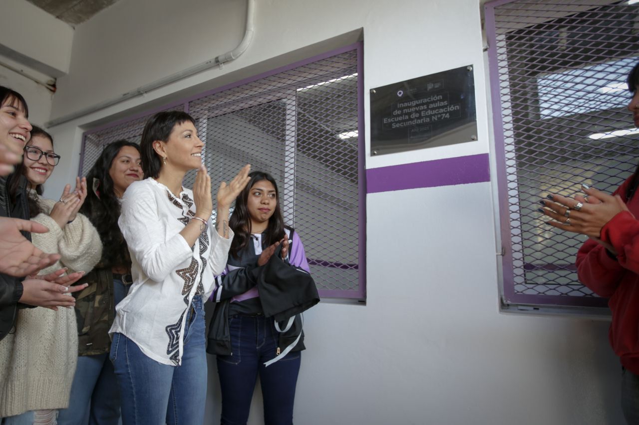 MAYRA INAUGURÓ LA OBRA DE AMPLIACIÓN DE LA EES N° 74 DE BERNAL OESTE