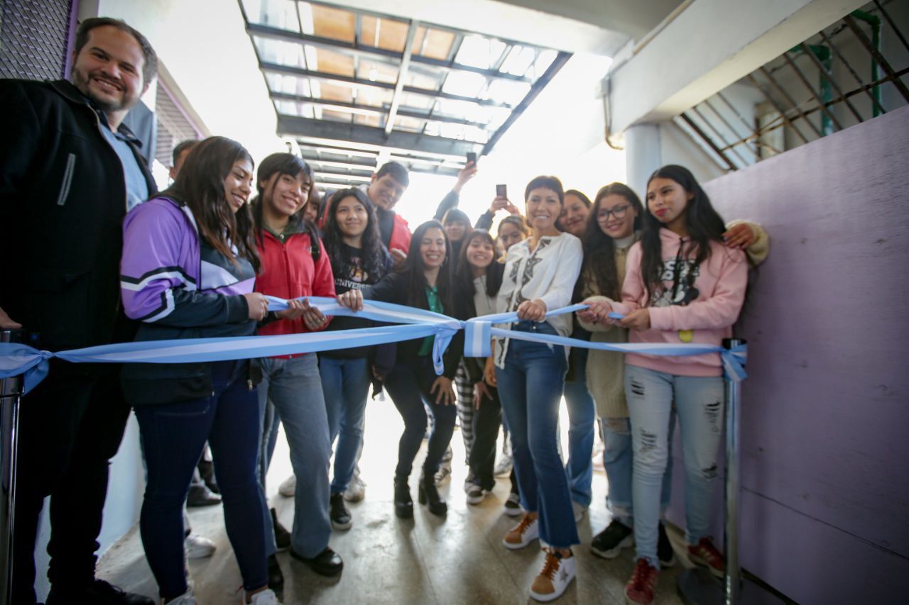 MAYRA INAUGURÓ LA OBRA DE AMPLIACIÓN DE LA EES N° 74 DE BERNAL OESTE