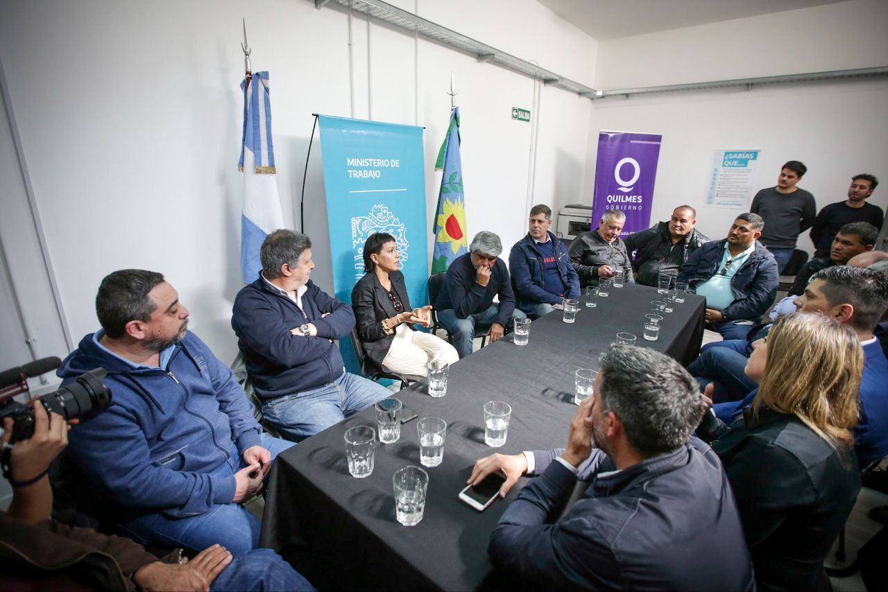 MAYRA Y CORREA  EN LA  DELEGACIÓN  DEL MINISTERIO DE TRABAJO BONAERENSE