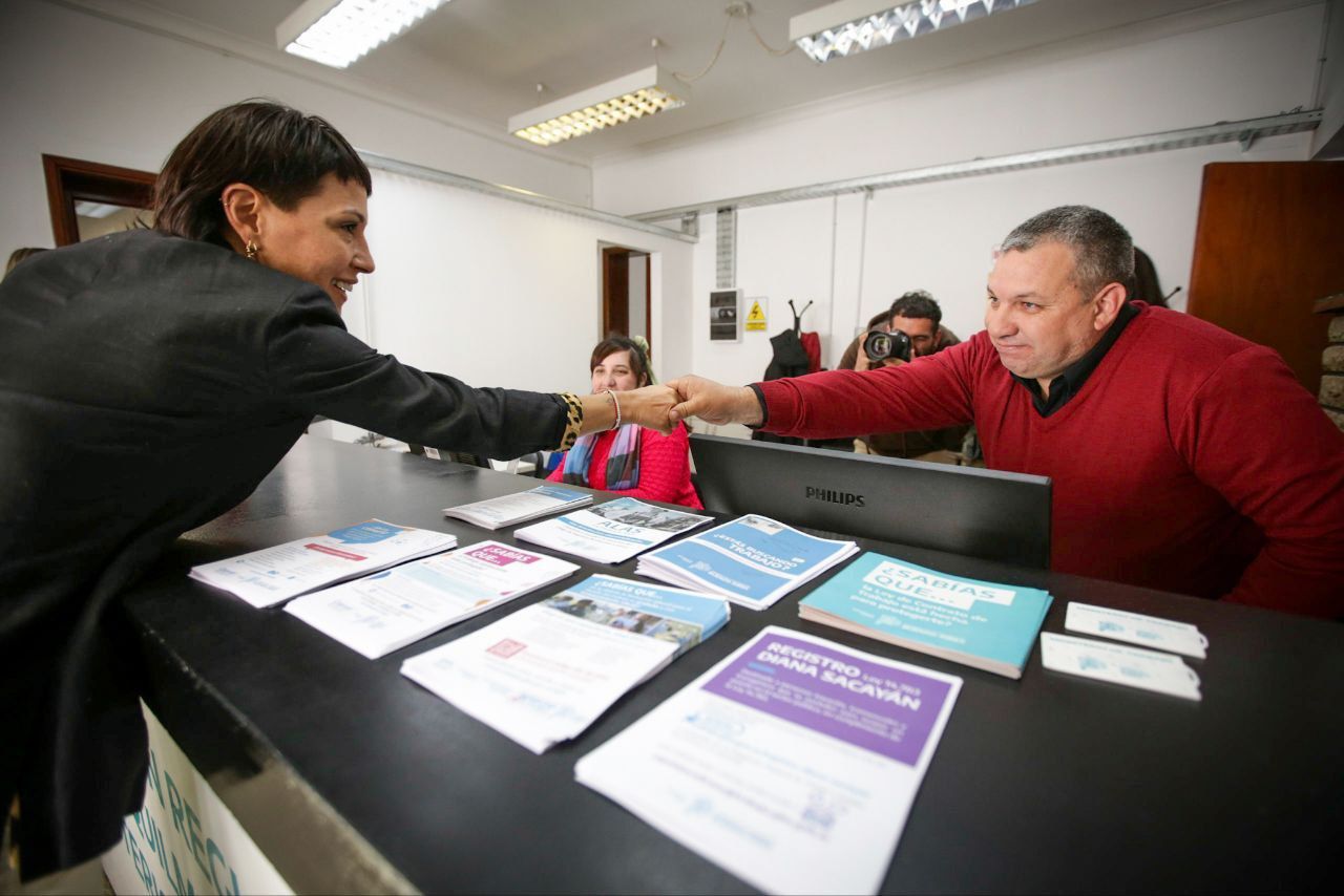 MAYRA Y CORREA  EN LA  DELEGACIÓN  DEL MINISTERIO DE TRABAJO BONAERENSE