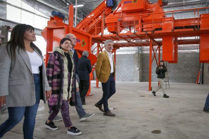 MAYRA EN LA OBRA DEL ECOPARQUE JUNTO A AUTORIDADES DE NACIÓN Y DEL BID