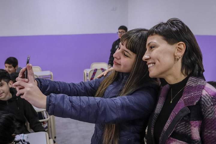 MAYRA ENCABEZÓ LA INAUGURACIÓN DEL AULA NÚMERO 50 DE SU GESTIÓN