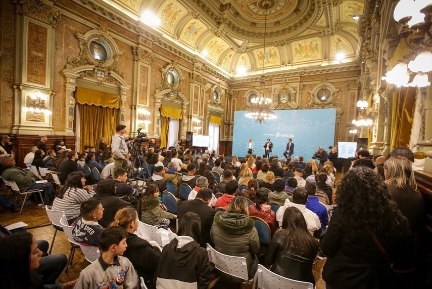 MAYRA, KICILLOF Y ÁLVAREZ RODRÍGUEZ EN ENTREGA DE "MI IDENTIDAD MI DERECHO"