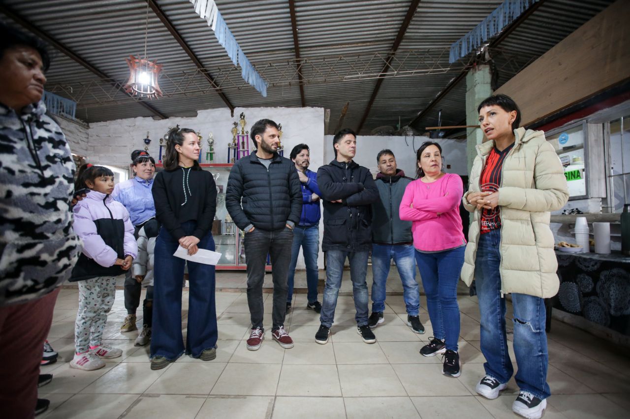 MAYRA VISITÓ EL CLUB ZAPIOLA Y RECORRIÓ  PAVIMENTOS EN SAN VALENTÍN 