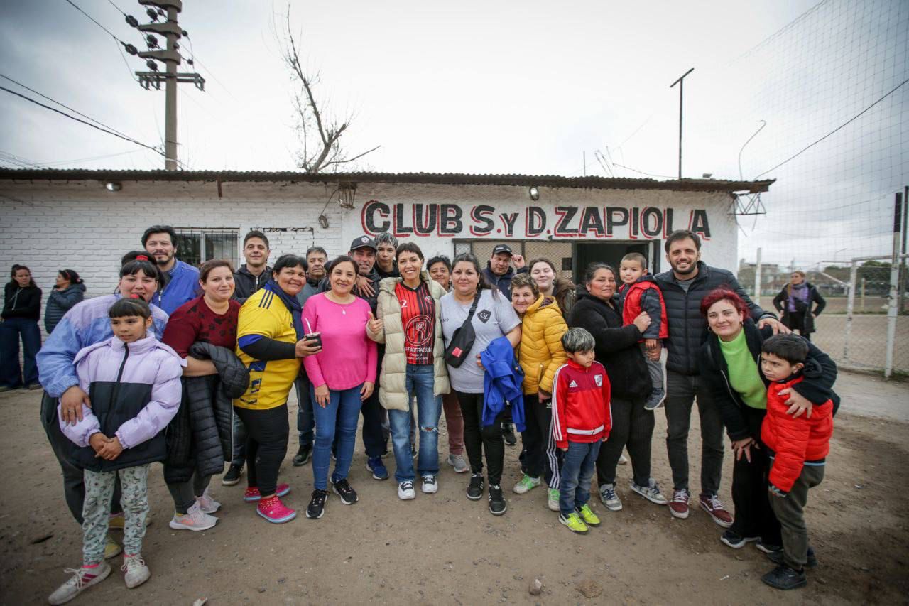 MAYRA VISITÓ EL CLUB ZAPIOLA Y RECORRIÓ  PAVIMENTOS EN SAN VALENTÍN 