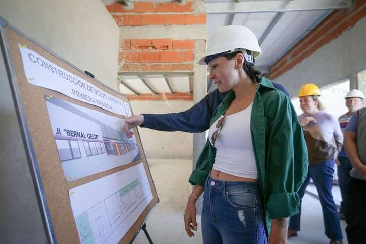 MAYRA RECORRIÓ LA OBRA DEL NUEVO JARDÍN DE INFANTES DEL BARRIO IAPI EN BERN