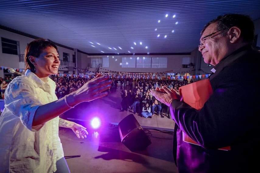 MAYRA Y ANDRÉS LARROQUE PRESENTES EN EL 40º ANIVERSARIO DE CÁRITAS QUILMES
