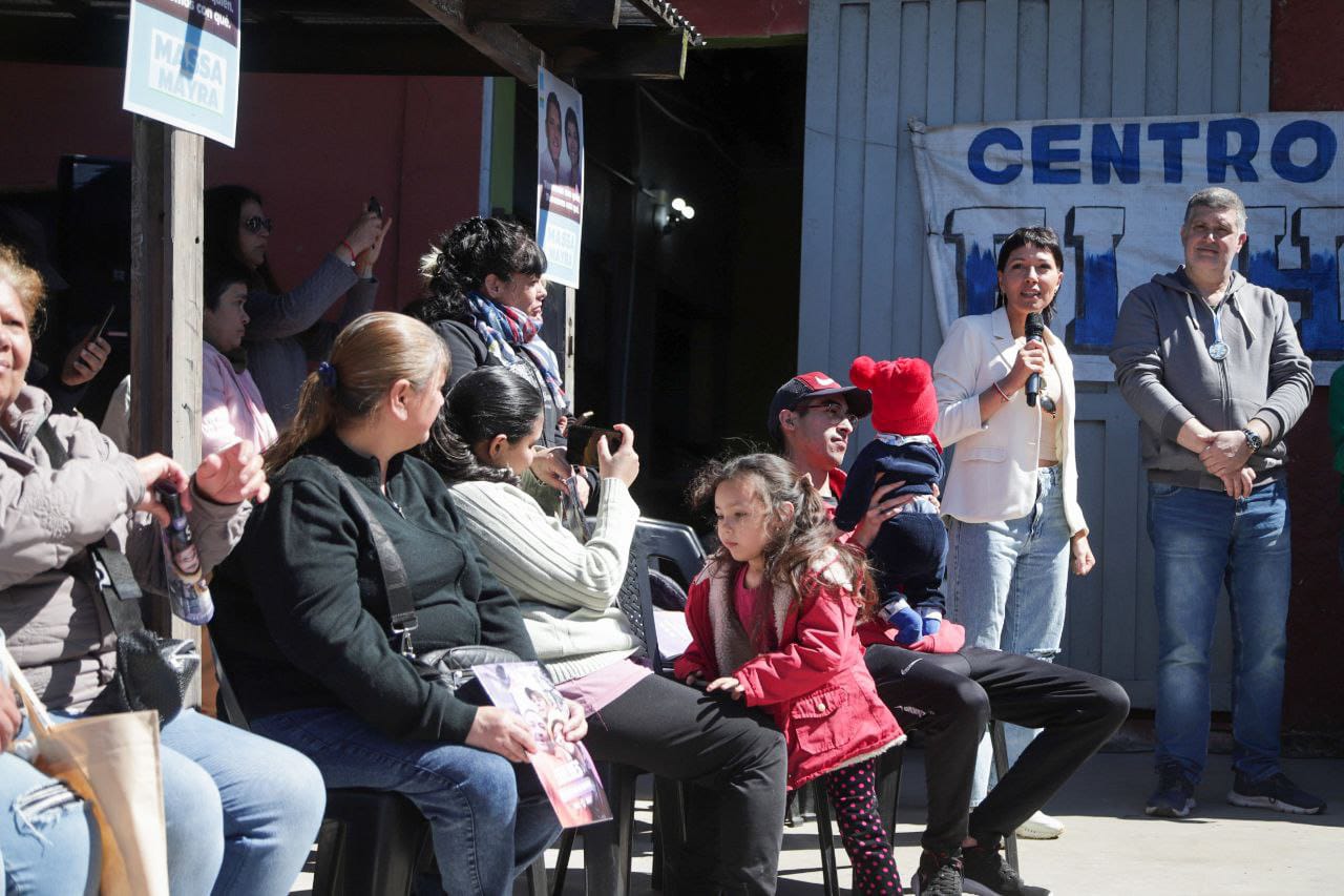    MAYRA VISITÓ EL PUNTO SOLIDARIO Y CENTRO COMUNITARIO EL HORNERO 