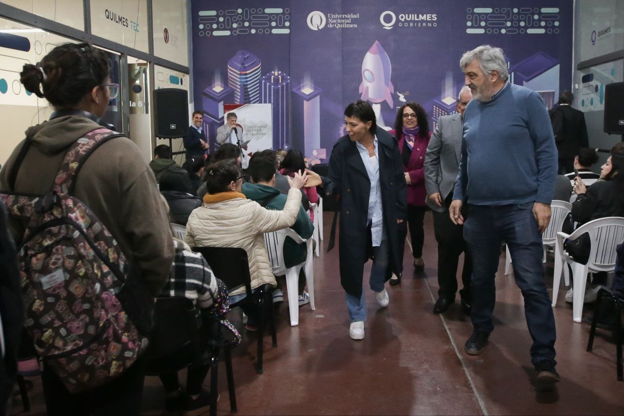 MAYRA ESTUVO EN EL LANZAMIENTO DE LOS CURSOS DE QUILMES TEC