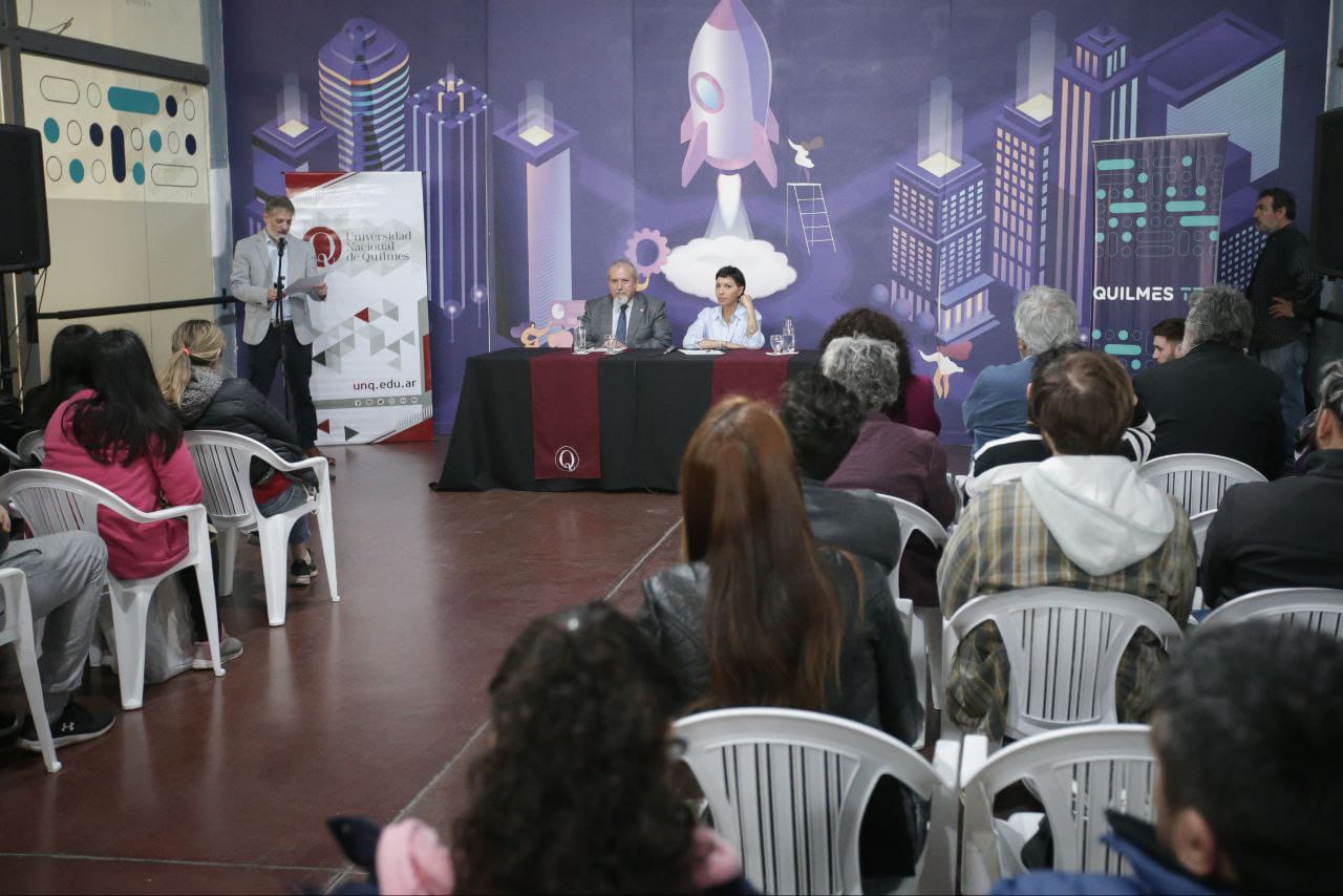 MAYRA ESTUVO EN EL LANZAMIENTO DE LOS CURSOS DE QUILMES TEC