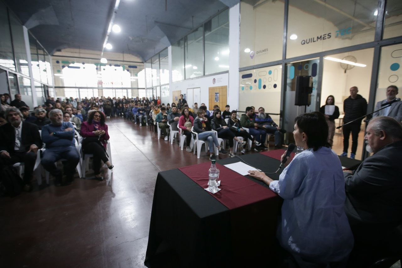 MAYRA ESTUVO EN EL LANZAMIENTO DE LOS CURSOS DE QUILMES TEC