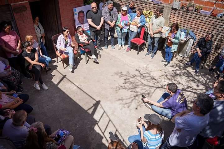 MAYRA EN CHARLA CON VECINOS Y VECINAS DE SOLANO