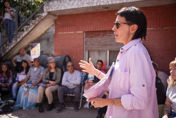 MAYRA EN CHARLA CON VECINOS Y VECINAS DE SOLANO