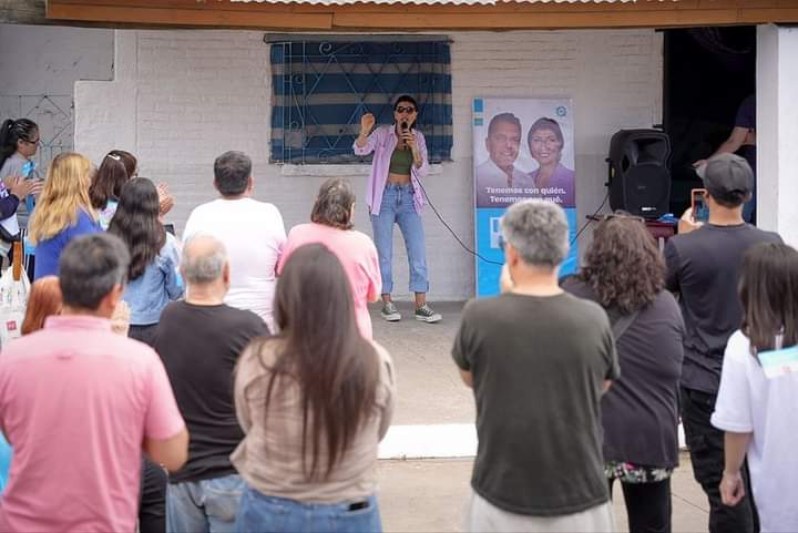 MAYRA EN CHARLA CON VECINOS Y VECINAS DE SOLANO