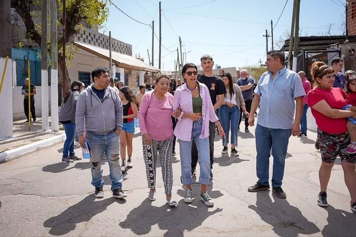 MAYRA EN CHARLA CON VECINOS Y VECINAS DE SOLANO