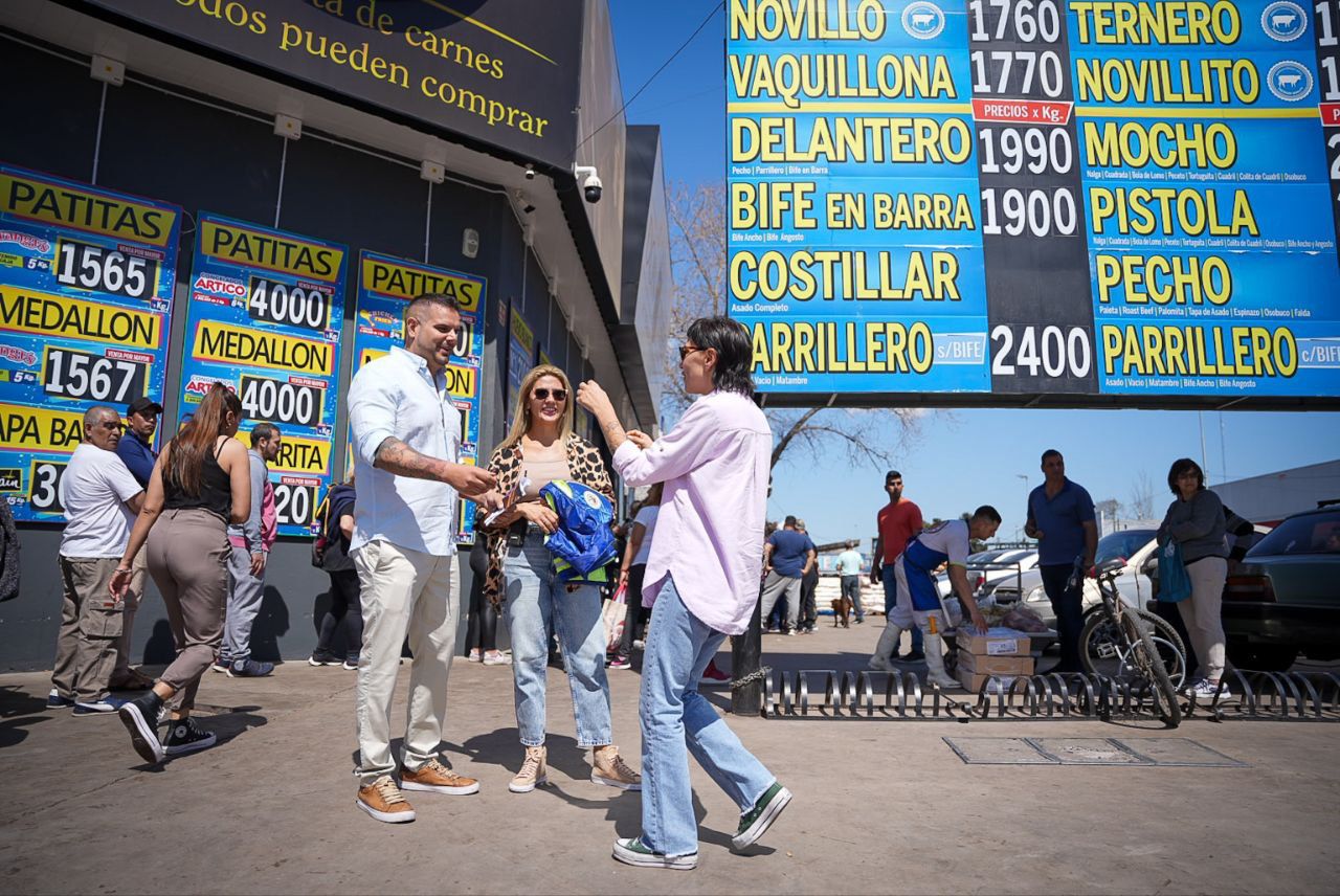 MAYRA LE ENTREGÓ LA HABILITACIÓN COMERCIAL A UNA CARNICERÍA DE SOLANO