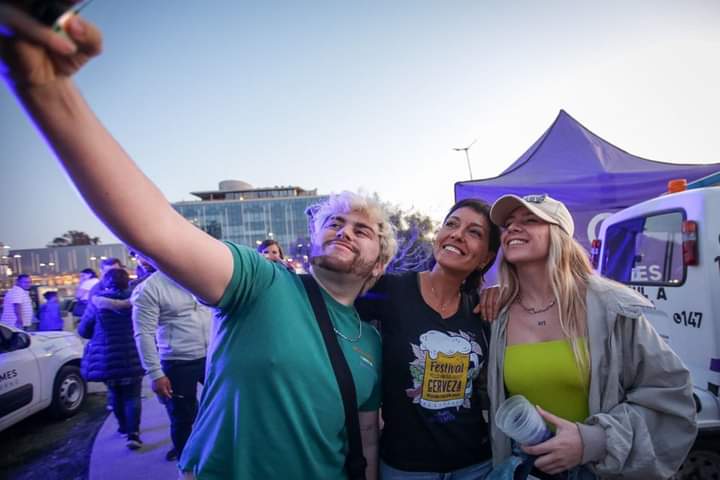 MAYRA JUNTO A MILES DE VECINOS EN LA 2ª EDICIÓN DEL FESTIVAL DE LA CERVEZA 