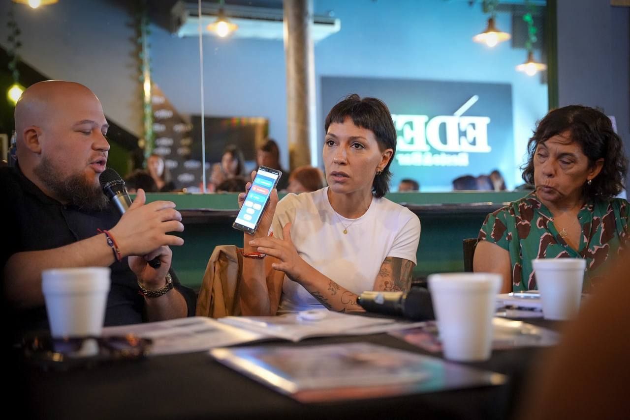 MAYRA SE REUNIÓ CON COMERCIANTES DE EZPELETA 