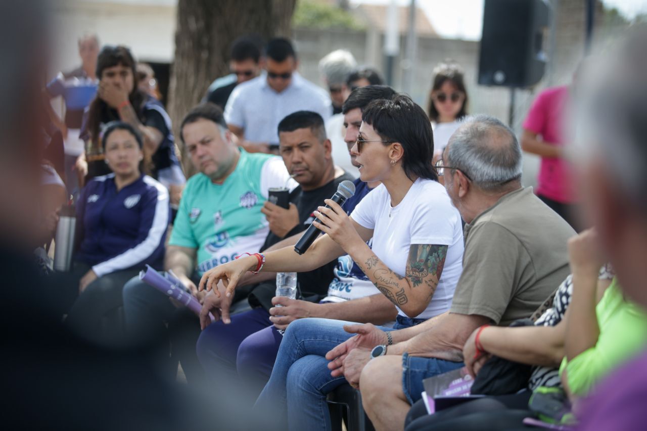  MAYRA SE REUNIÓ CON ENTIDADES, VECINOS Y VECINAS DE EZPELETA