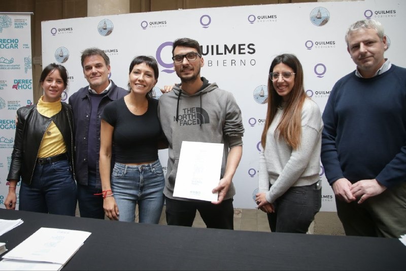 MAYRA MENDOZA PARTICIPÓ DE ENTREGA DE CREDITOS A FAMILIAS QUILMEÑAS