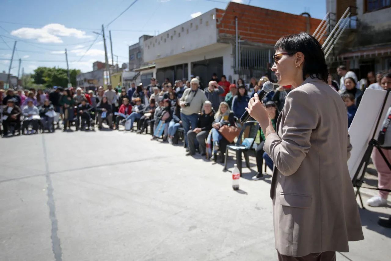 MAYRA SE REUNIÓ CON VECINOS EN EL BARRIO VILLA MONTERO