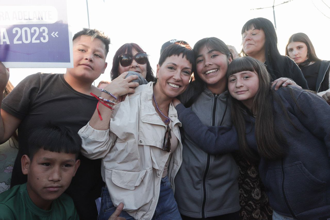 MAYRA SUPERVISÓ LA OBRA DE LA PLAZA “MICAELA ROMERO” EN EL BARRIO KOLYNOS