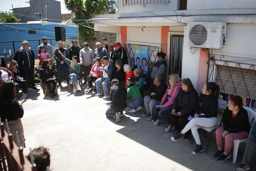 MAYRA JUNTO A VECINOS Y VECINAS DE VILLA LA FLORIDA Y QUILMES OESTE