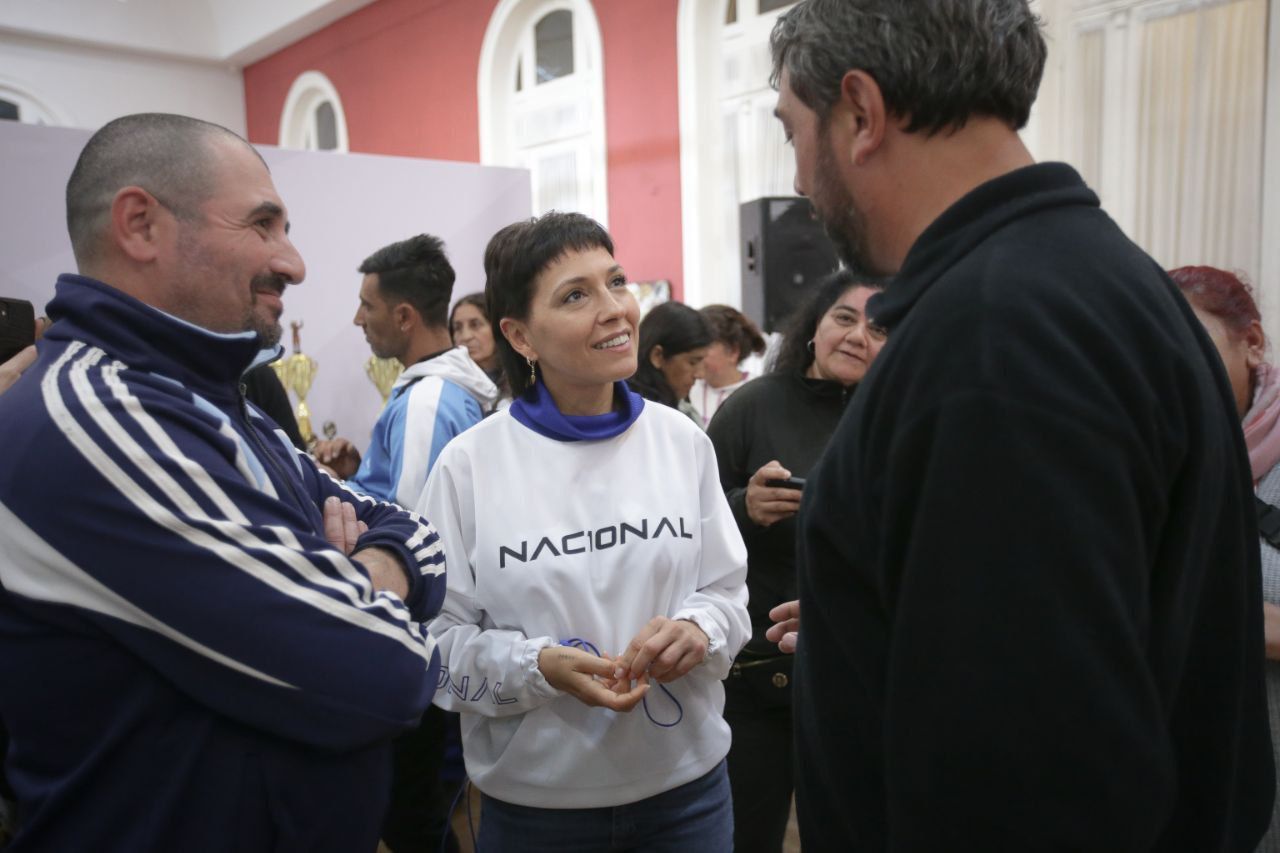 MAYRA SE REUNIÓ CON DIRIGENTES DE CLUBES DE BARRIO DE QUILMES