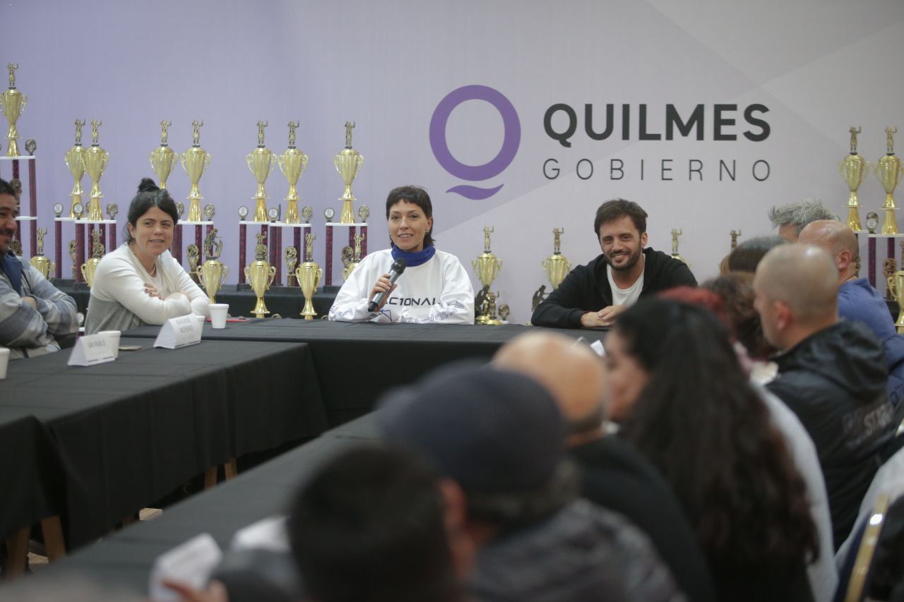 MAYRA SE REUNIÓ CON DIRIGENTES DE CLUBES DE BARRIO DE QUILMES