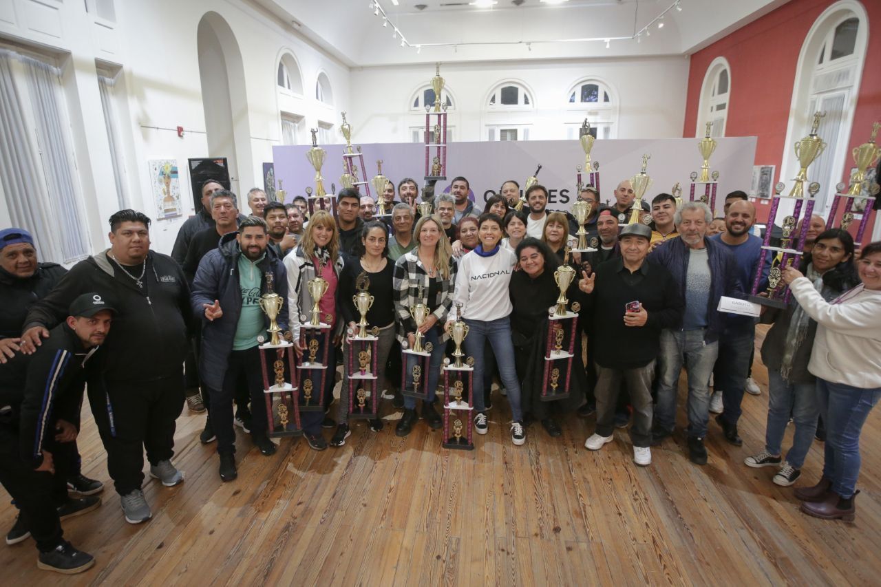 MAYRA SE REUNIÓ CON DIRIGENTES DE CLUBES DE BARRIO DE QUILMES