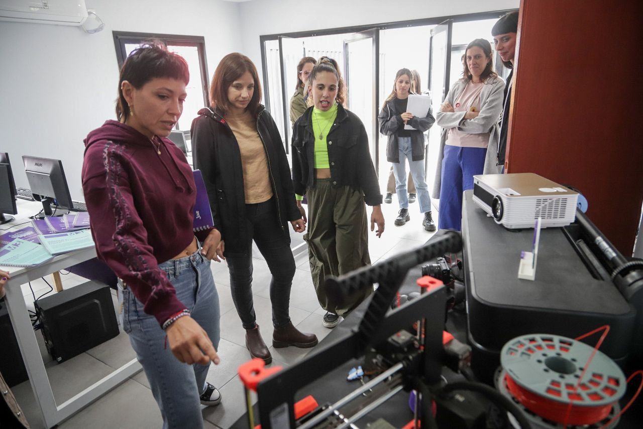 MAYRA SUSCRIBIÓ CONVENIOS DIRIGIDOS A LAS JUVENTUDES Y  A LA COMUNIDAD