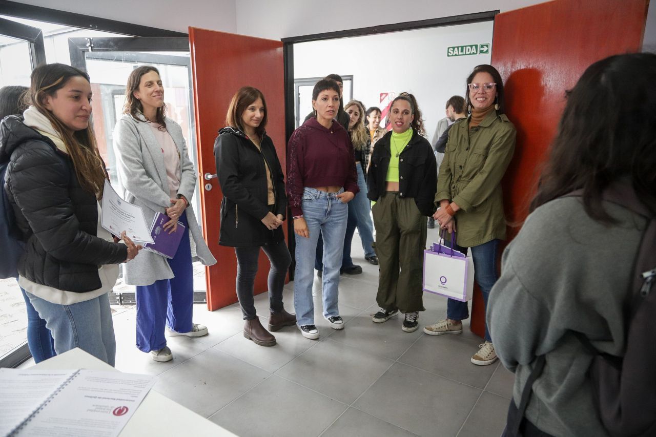 MAYRA SUSCRIBIÓ CONVENIOS DIRIGIDOS A LAS JUVENTUDES Y  A LA COMUNIDAD