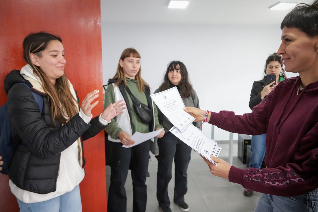 MAYRA SUSCRIBIÓ CONVENIOS DIRIGIDOS A LAS JUVENTUDES Y  A LA COMUNIDAD