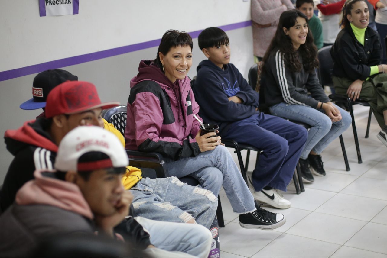 MAYRA ENCABEZÓ UNA REUNIÓN CON JÓVENES DEL PROGRAMA “ENVIÓN” EN EZPELETA
