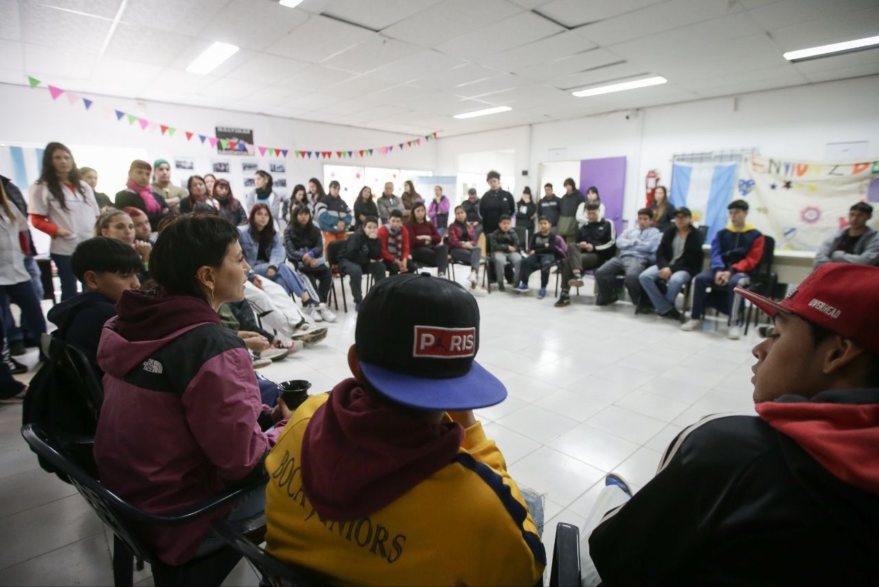 MAYRA ENCABEZÓ UNA REUNIÓN CON JÓVENES DEL PROGRAMA “ENVIÓN” EN EZPELETA