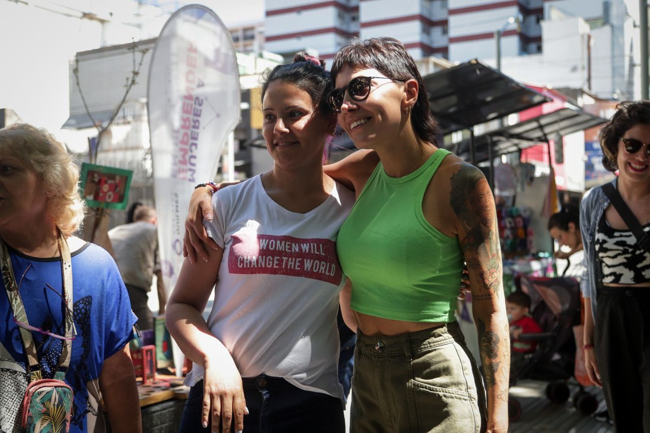 MAYRA RECORRIÓ LA FERIA “MUJERES A EMPRENDER EN RED” EN SU 3º ANIVERSARIO