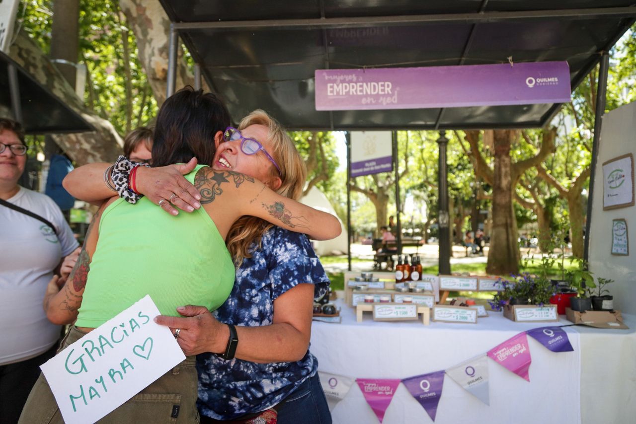 MAYRA RECORRIÓ LA FERIA “MUJERES A EMPRENDER EN RED” EN SU 3º ANIVERSARIO