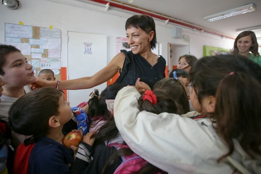 MAYRA ENCABEZÓ LA ENTREGA DE ANTEOJOS A ALUMNOS DE LA EP Nº 56 
