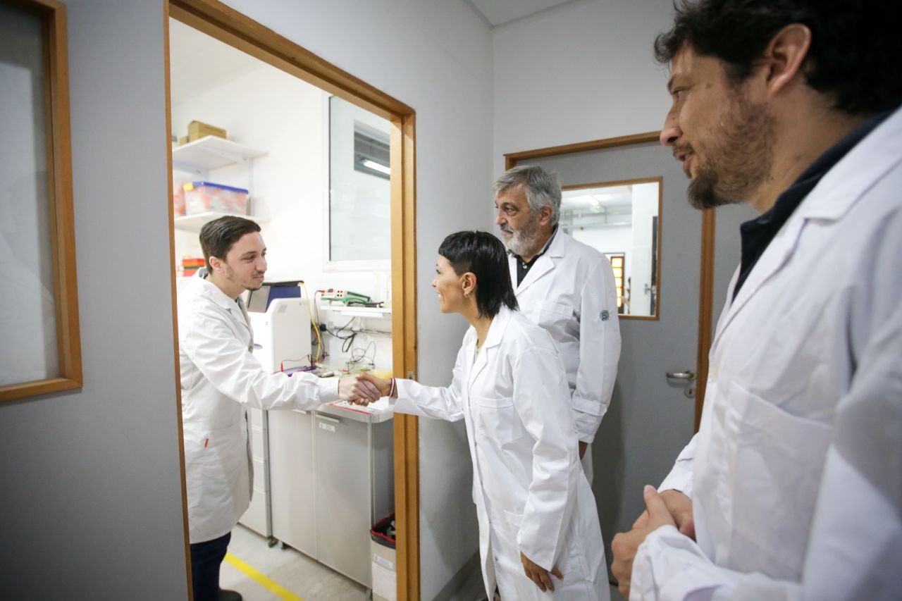 MAYRA RECORRIÓ LA EMPRESA QUILMEÑA PBL FUNDADA POR BIOTECNÓLOGOS DE LA UNQ